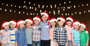 Organiser un arbre de Noël pour 100 enfants : idées et organisation !