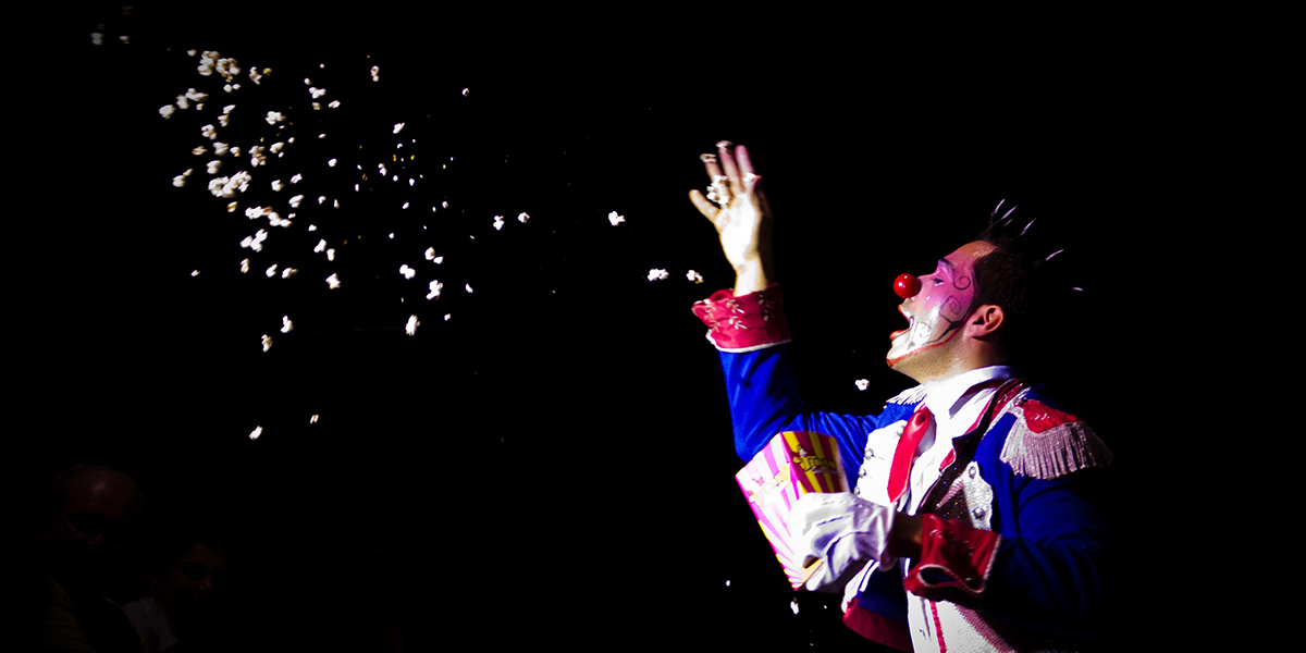 Clown rigolo en animation pour enfants d'Arbre de Noël !