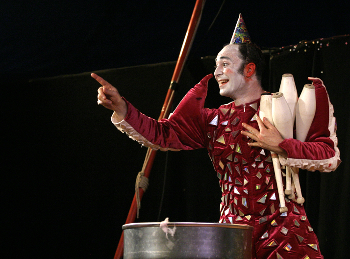 Spectacle de cirque en salle pour enfants