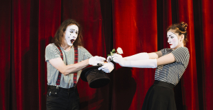 Différents types de clowns et de spectacles de clowns pour Arbre de Noël !