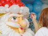 Maquilleuse et sculpteur sur ballons : duo gagnant en animation d'un Arbre de Noël !