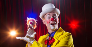 Les clowns pour enfants, toujours un grand succès auprès des CSE pour l'Arbre de Noël !