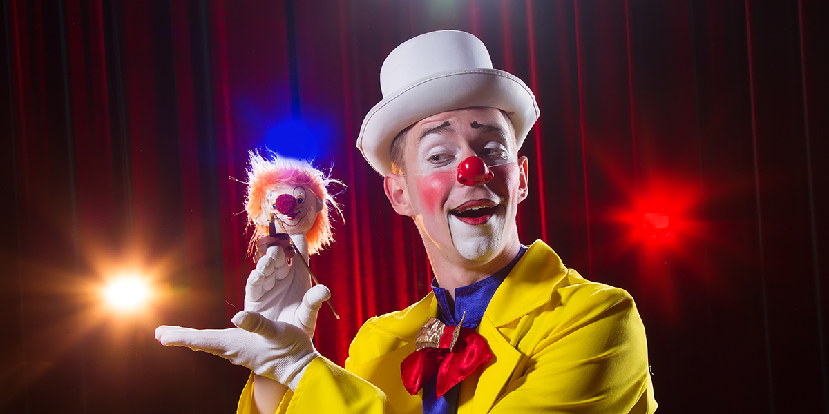 Les clowns pour enfants, toujours un grand succès auprès des CSE pour l'Arbre de Noël !