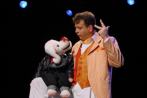 Ventriloque et sa marionnette
