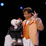 Ventriloque et sa marionnette
