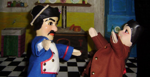 Castelet avec le véritable spectacle de guignol